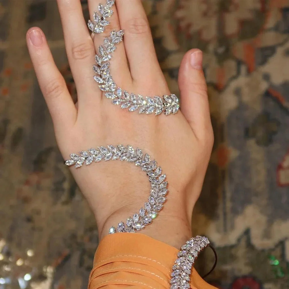 2025 New Bohomian Crystal Leaf Bangle Open Cuff Bracelet for Women Luxury Metal Surround Palm Bracelet Bangle Hand Jewelry